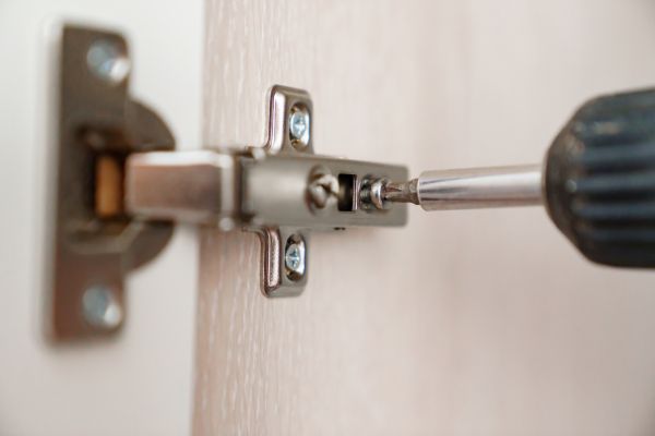 Cupboard Hinge Repair in Helotes