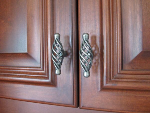 Cabinet Hardware Repair in Helotes
